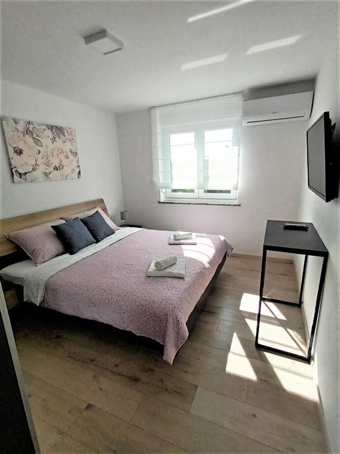 Apartman Dori Pula Exterior photo